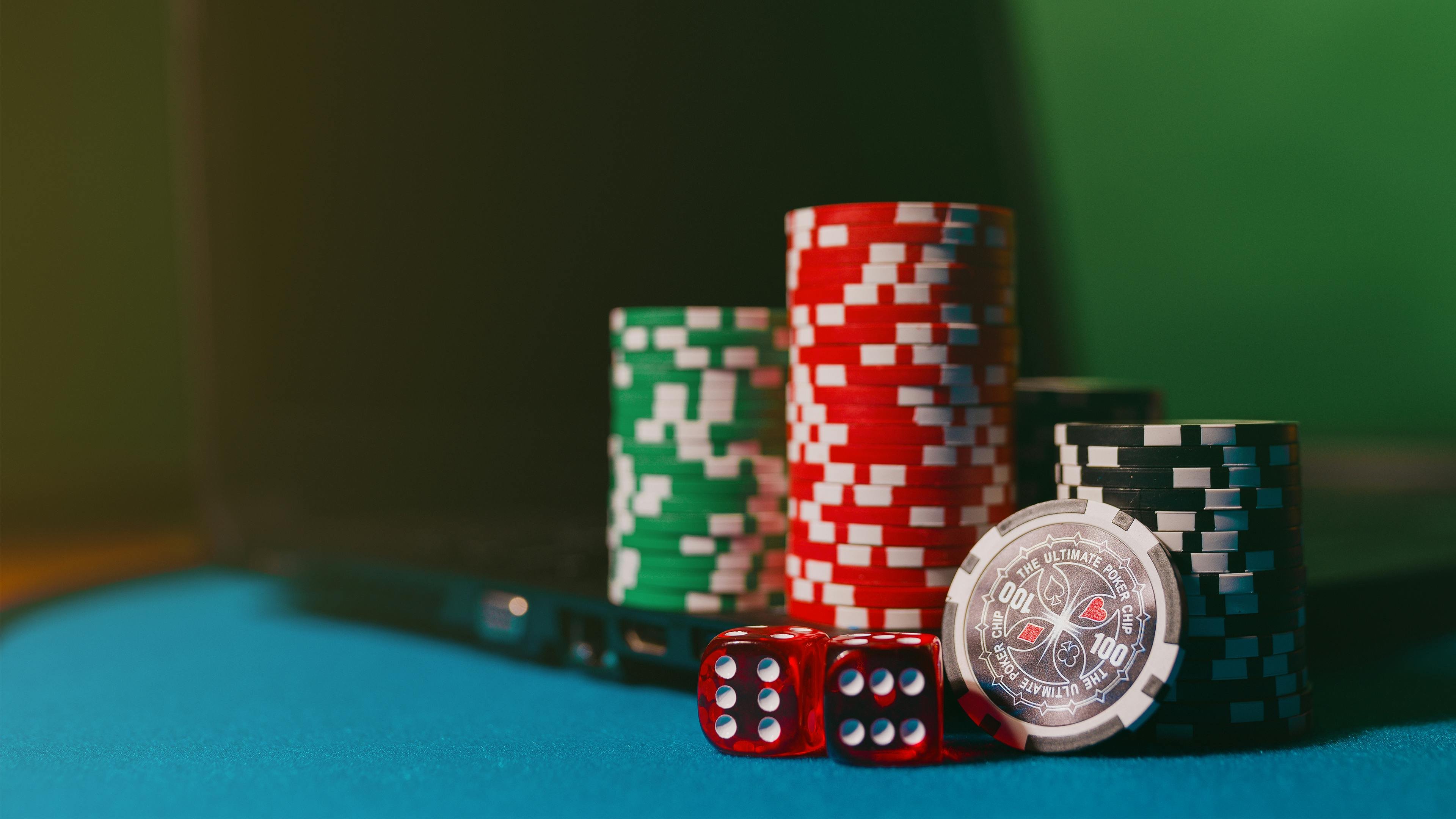 French Roulette betting layout on spbu togel with chip denominations and odds